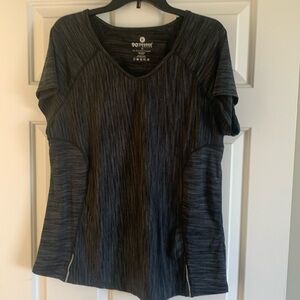 90 Degree by Reflex athletic top. Short sleeve.